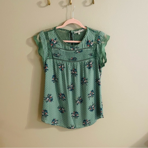 Daniel Rainn Tops - Daniel Rainn Sleeveless Floral Blouse